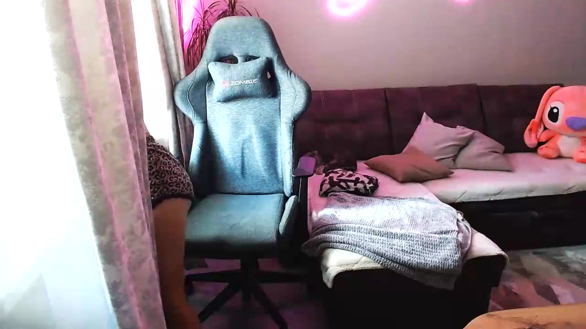 Gallery image thumbnail from BlackLovee's myfreecams stream on, 08/13/2026, 08:26 image 19 of 20
