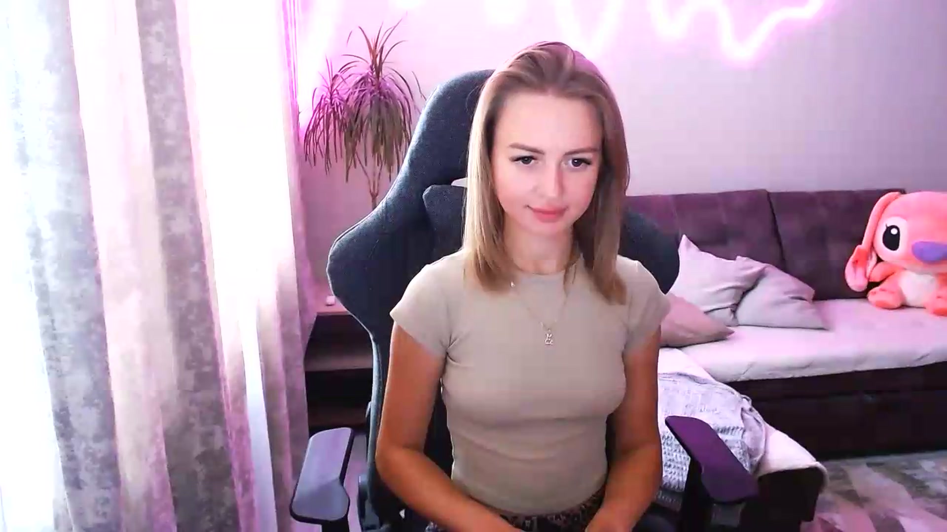 Gallery image thumbnail from BlackLovee's myfreecams stream on, 08/13/2026, 08:53 image 15 of 20