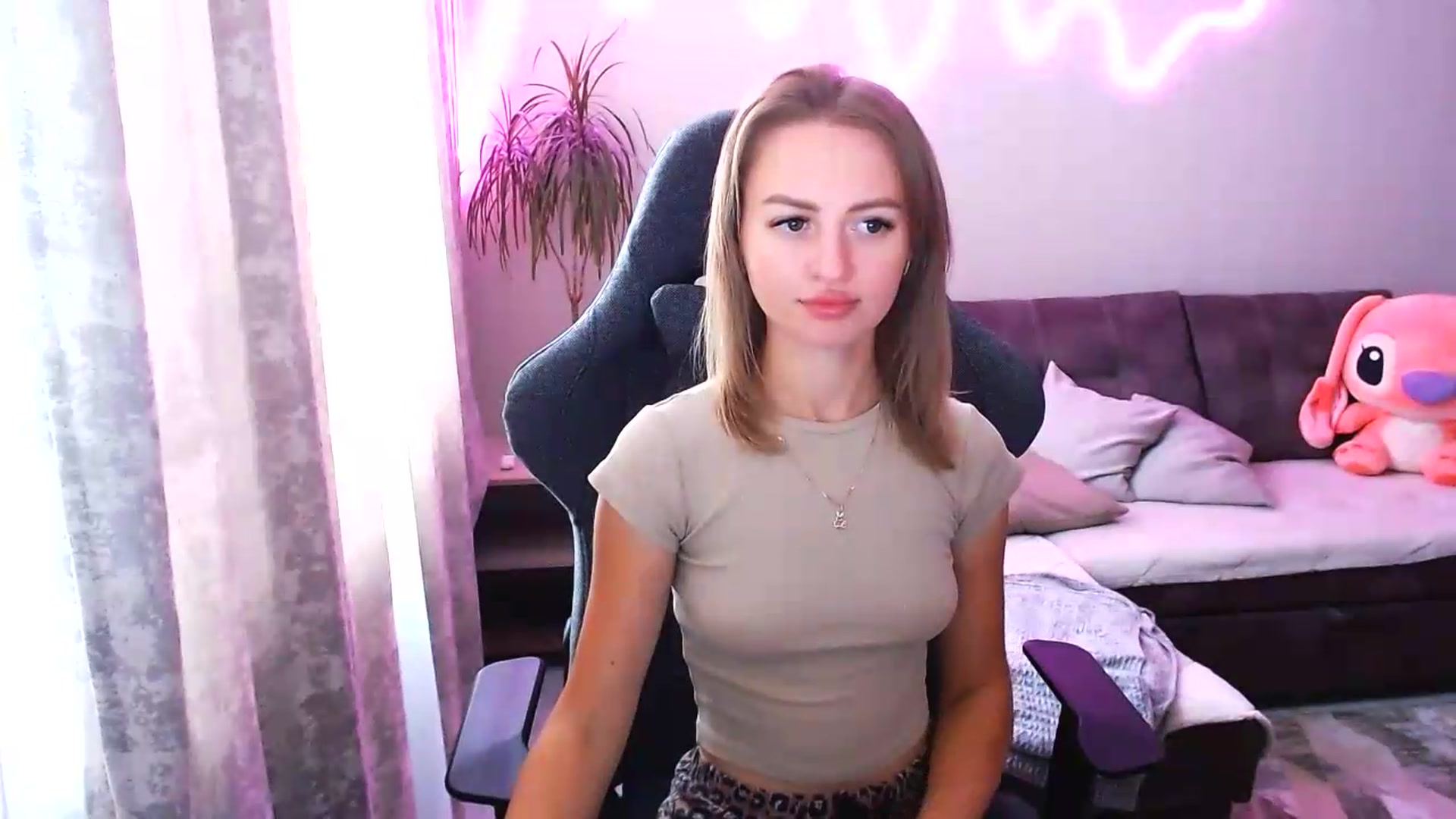 Gallery image thumbnail from BlackLovee's myfreecams stream on, 08/13/2026, 08:53 image 12 of 20