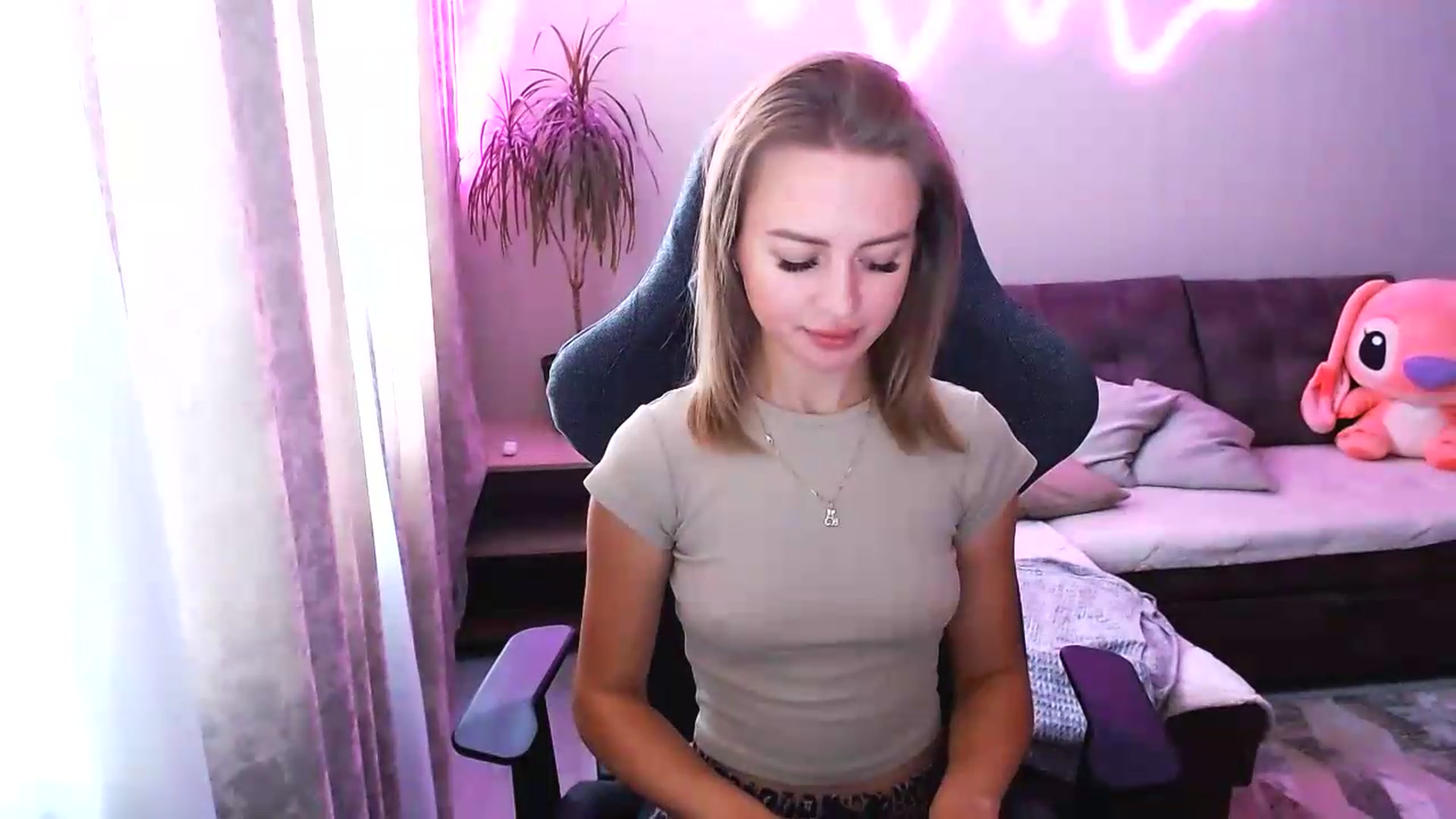Gallery image thumbnail from BlackLovee's myfreecams stream on, 08/13/2026, 08:53 image 2 of 20