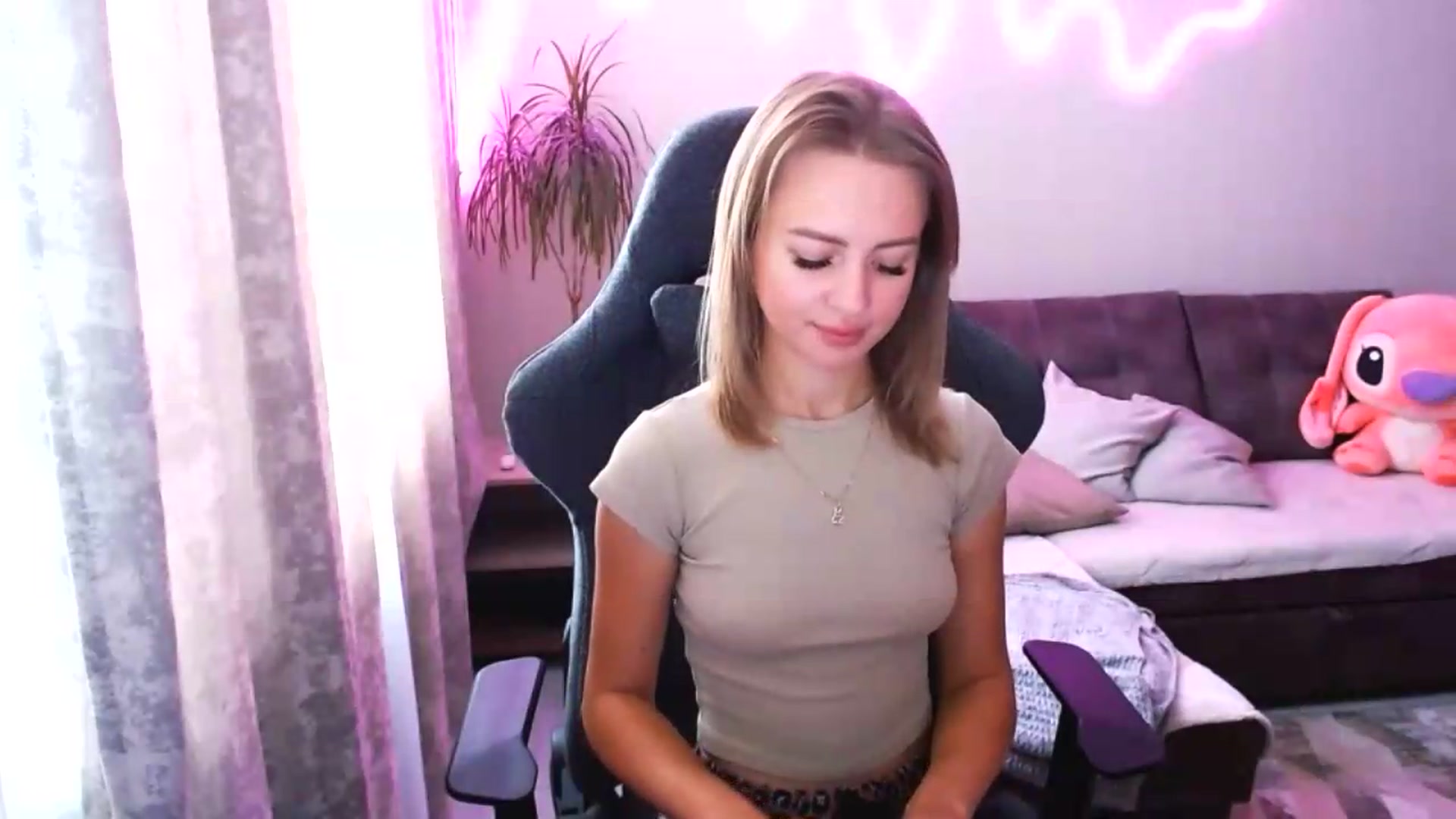 Gallery image thumbnail from BlackLovee's myfreecams stream on, 08/13/2026, 08:53 image 13 of 20