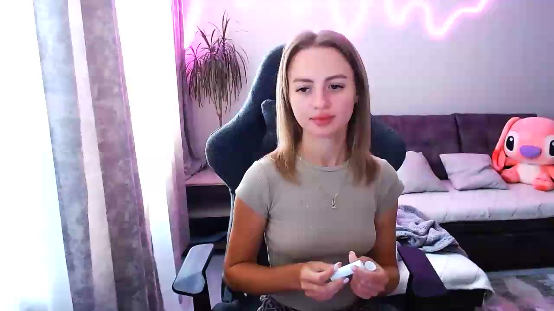 Gallery image thumbnail from BlackLovee's myfreecams stream on, 08/16/2026, 09:28 image 6 of 20
