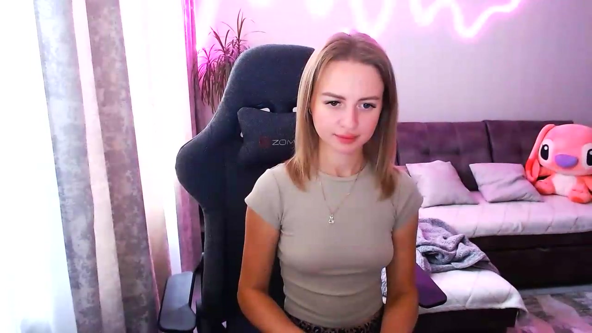 Gallery image thumbnail from BlackLovee's myfreecams stream on, 08/16/2026, 09:28 image 16 of 20