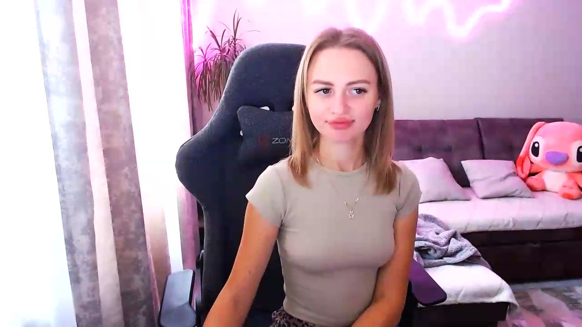 Gallery image thumbnail from BlackLovee's myfreecams stream on, 08/16/2026, 09:28 image 15 of 20