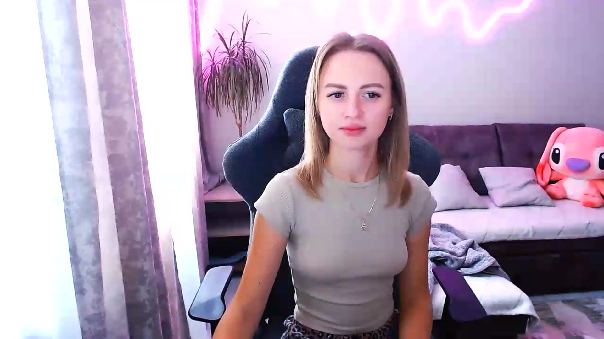 Gallery image thumbnail from BlackLovee's myfreecams stream on, 08/16/2026, 09:28 image 4 of 20