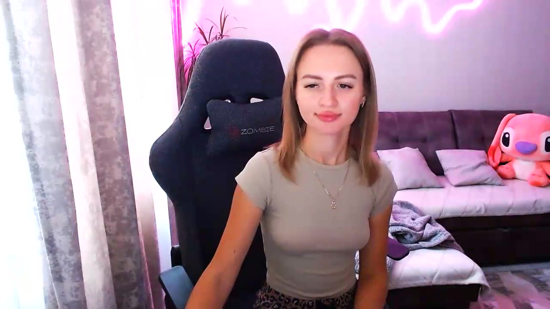 Gallery image thumbnail from BlackLovee's myfreecams stream on, 08/16/2026, 10:40 image 13 of 20