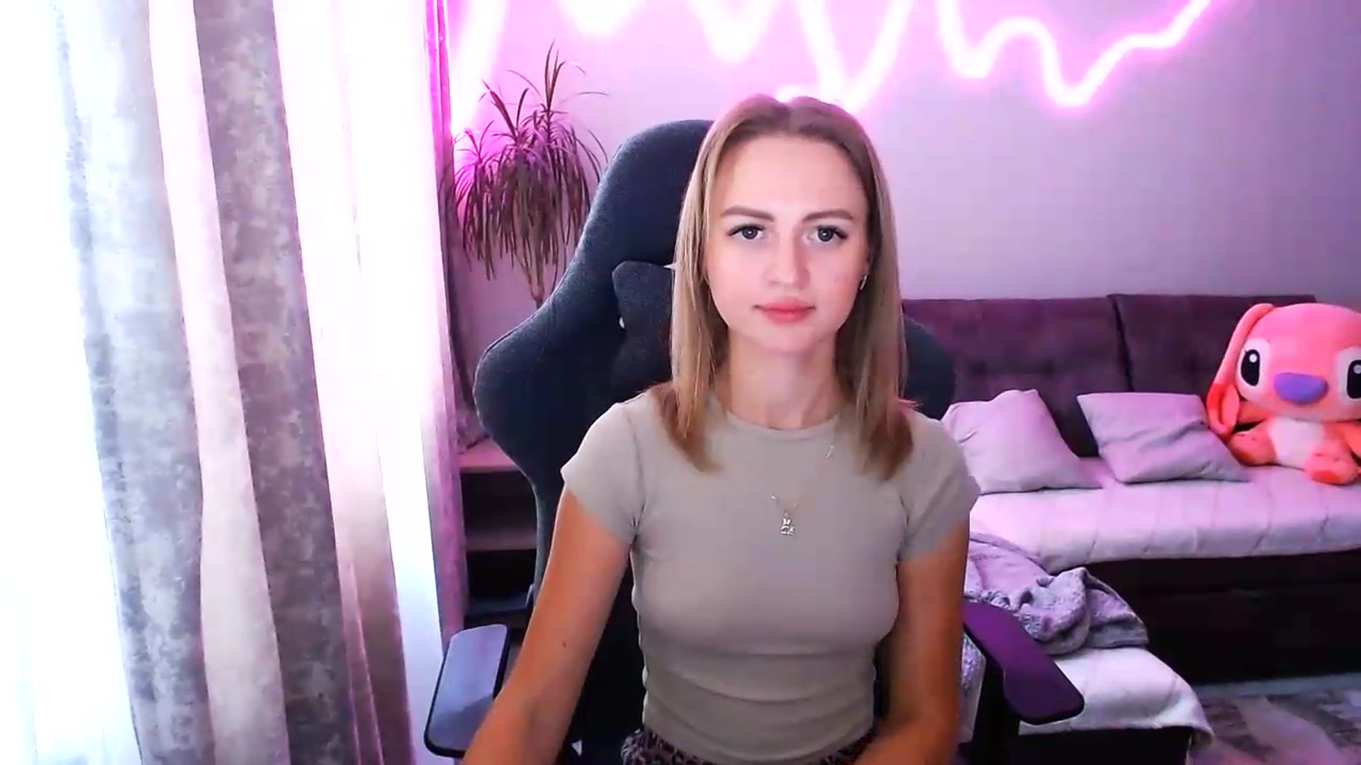 Gallery image thumbnail from BlackLovee's myfreecams stream on, 08/16/2026, 11:52 image 8 of 20