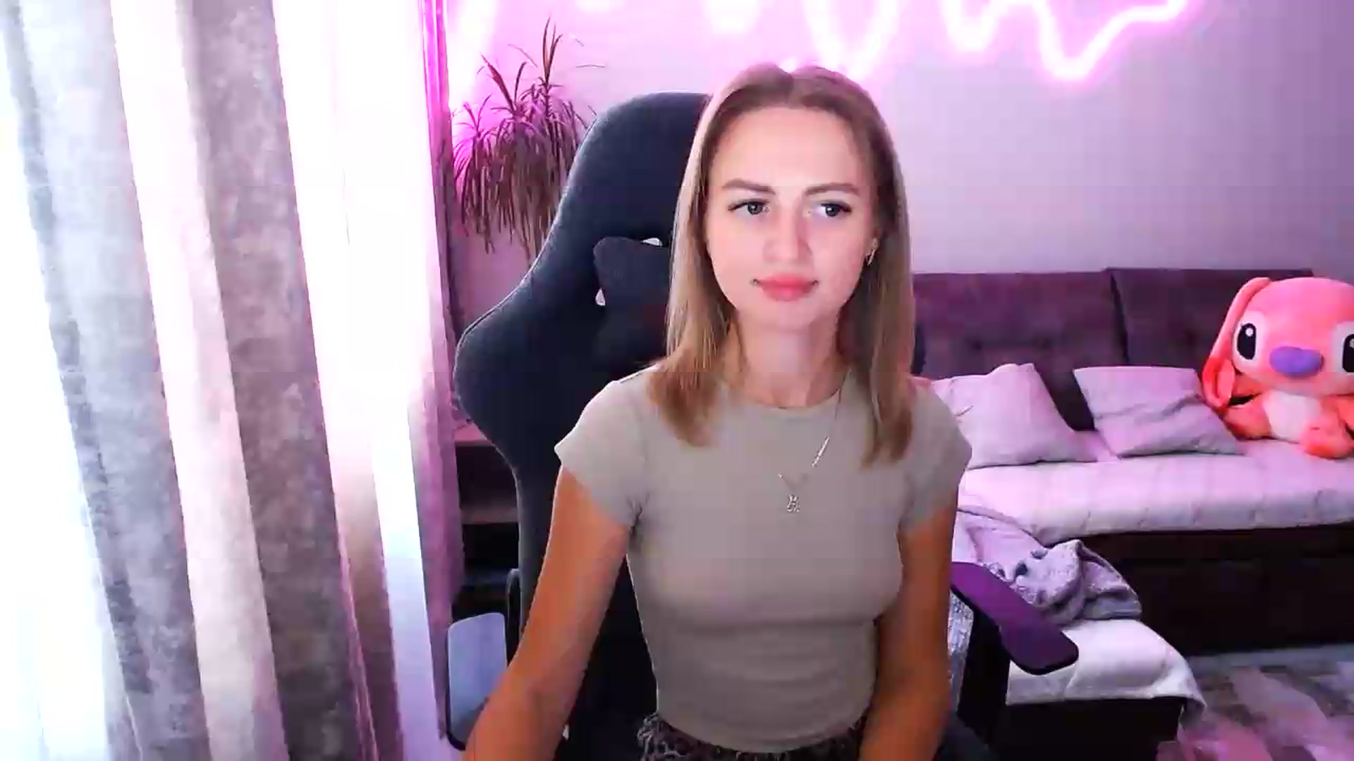 Gallery image thumbnail from BlackLovee's myfreecams stream on, 08/16/2026, 11:52 image 1 of 20