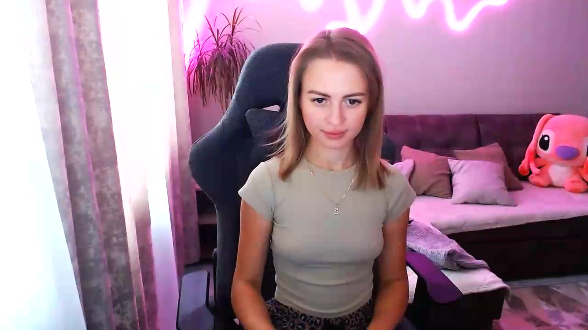Gallery image thumbnail from BlackLovee's myfreecams stream on, 08/25/2026, 08:39 image 10 of 20