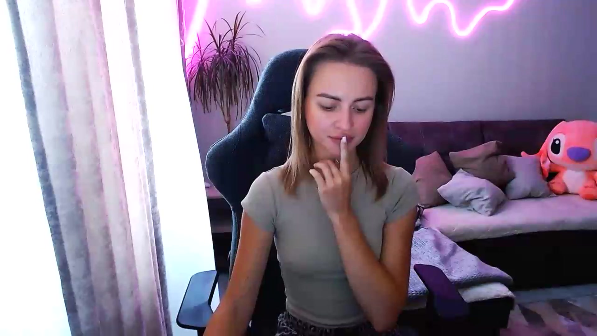 Gallery image thumbnail from BlackLovee's myfreecams stream on, 08/26/2026, 08:20 image 14 of 20