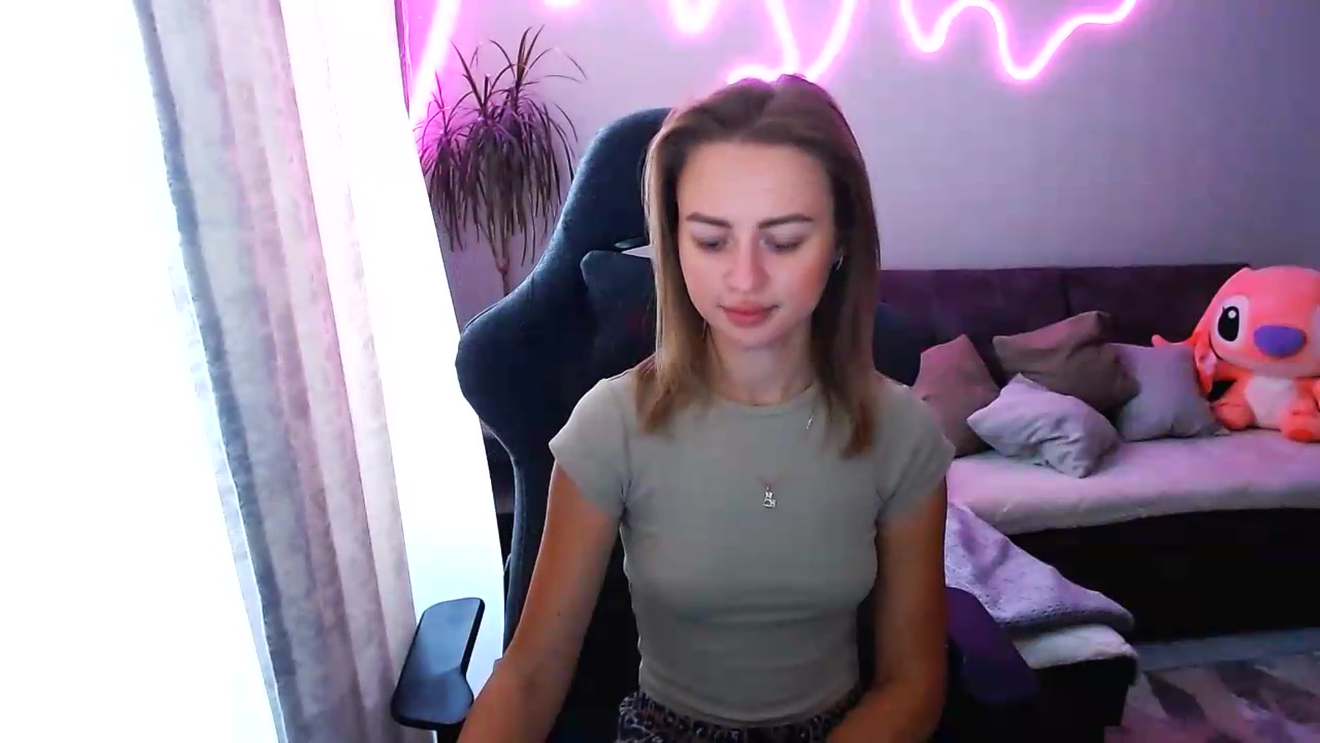 Gallery image thumbnail from BlackLovee's myfreecams stream on, 08/26/2026, 08:20 image 17 of 20