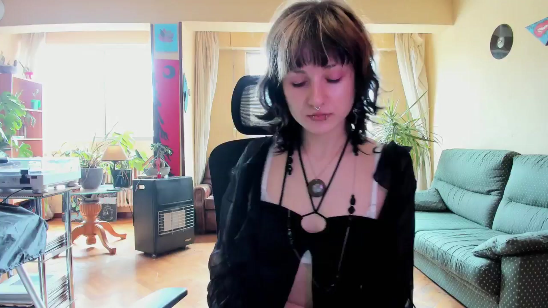 Gallery image thumbnail from Black_Aranya's myfreecams stream on, 04/05/2025, 11:35 image 16 of 20