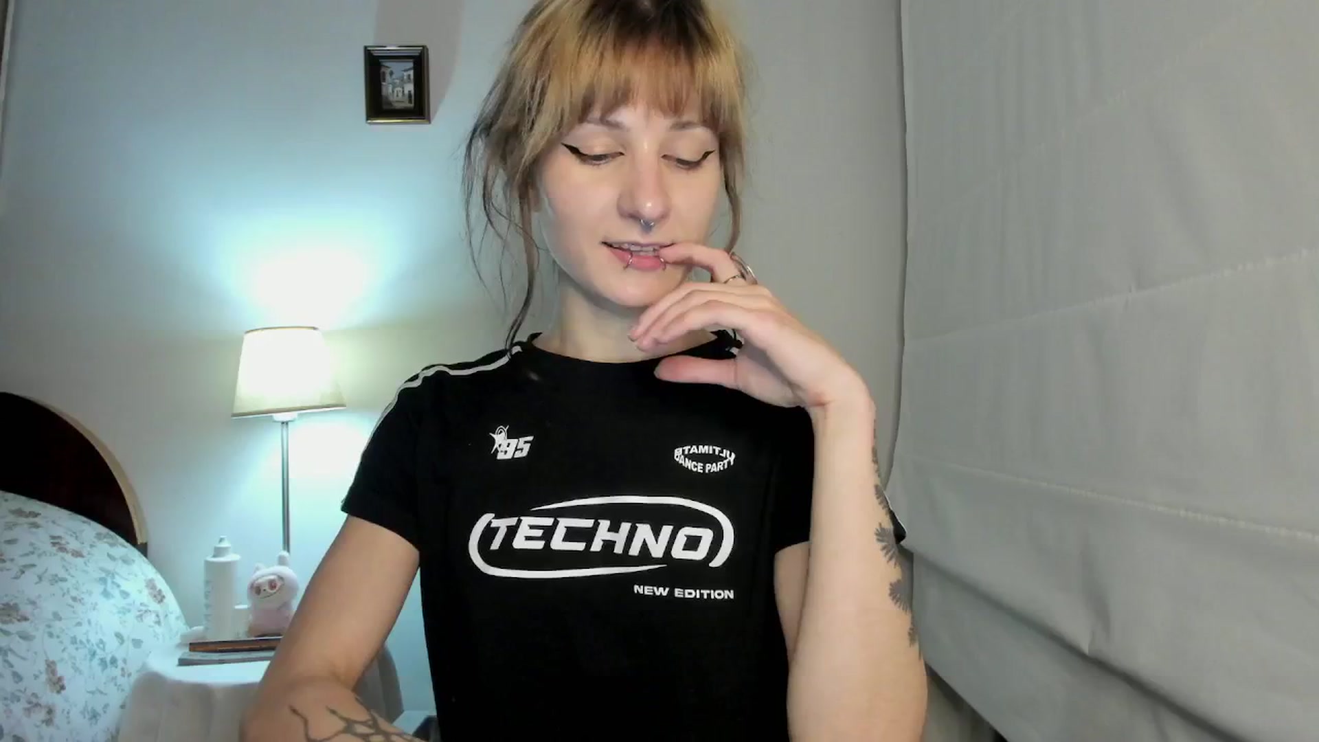 Gallery image thumbnail from Black_Aranya's myfreecams stream on, 12/17/2025, 21:01 image 15 of 20