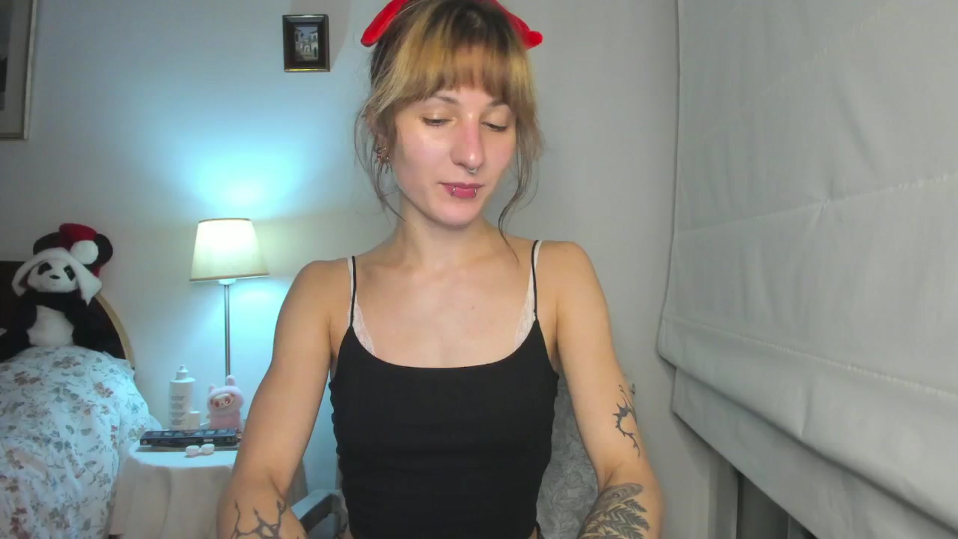 Gallery image thumbnail from Black_Aranya's myfreecams stream on, 12/18/2025, 18:24 image 16 of 20