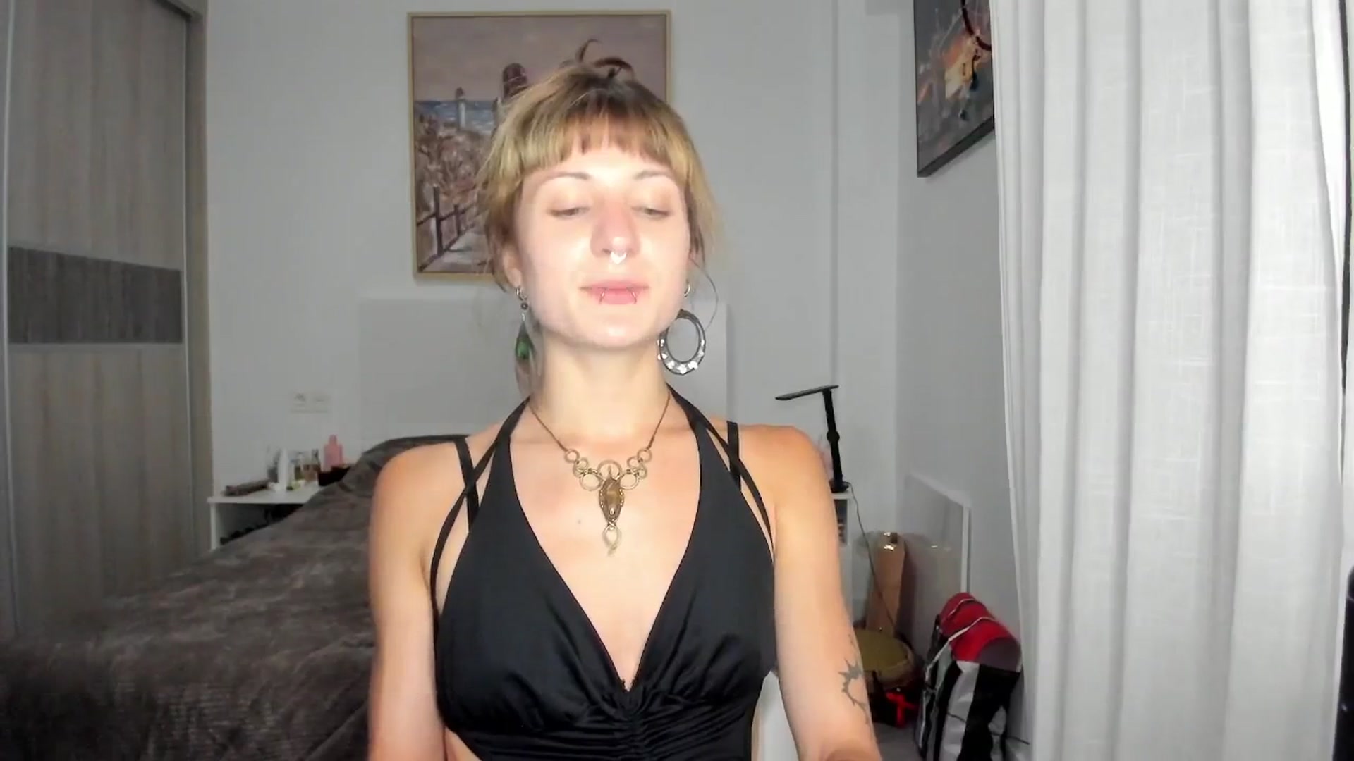 Gallery image thumbnail from Black_Aranya's myfreecams stream on, 04/08/2026, 20:33 image 9 of 20