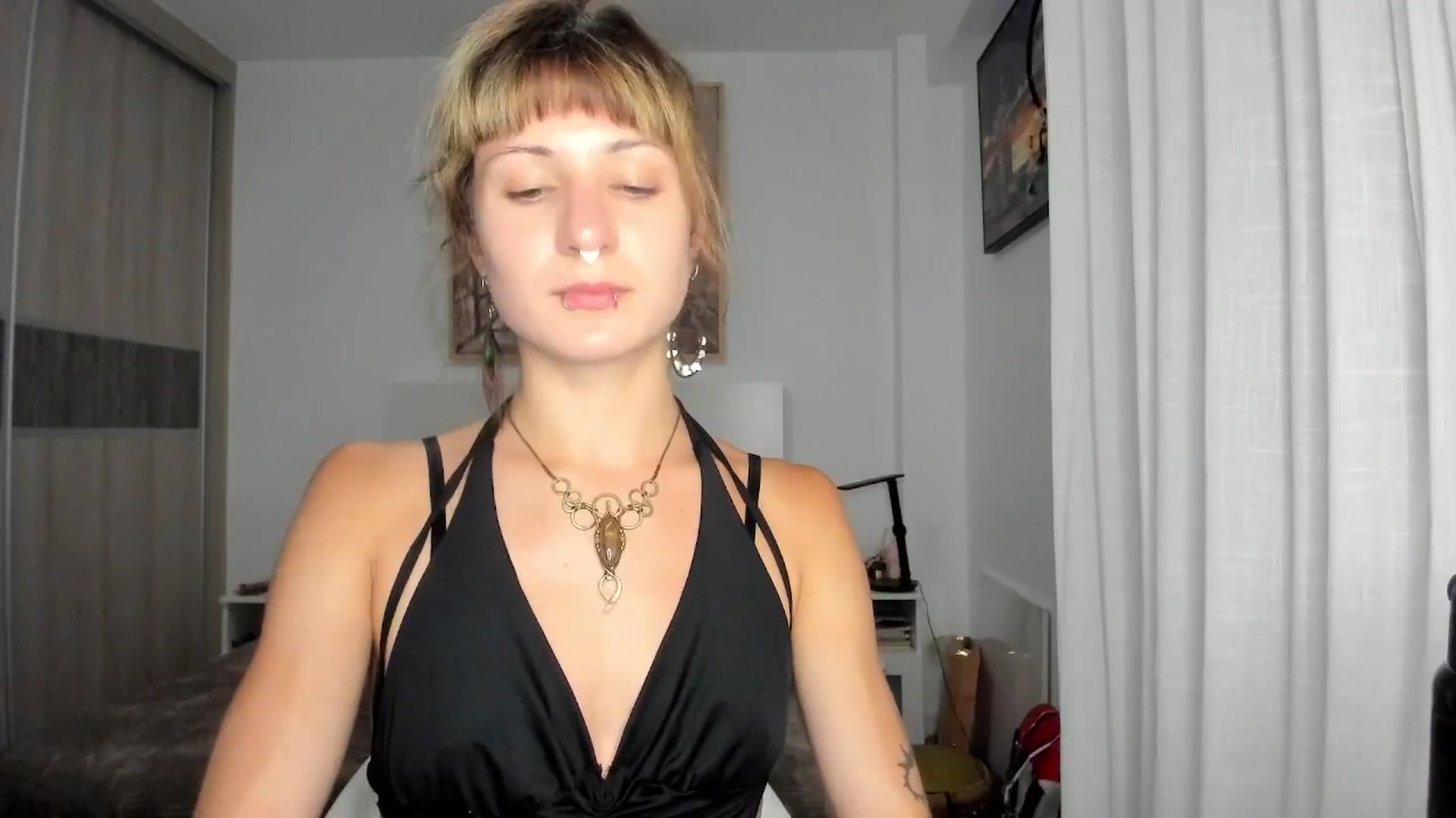 Gallery image thumbnail from Black_Aranya's myfreecams stream on, 04/08/2026, 20:33 image 19 of 20