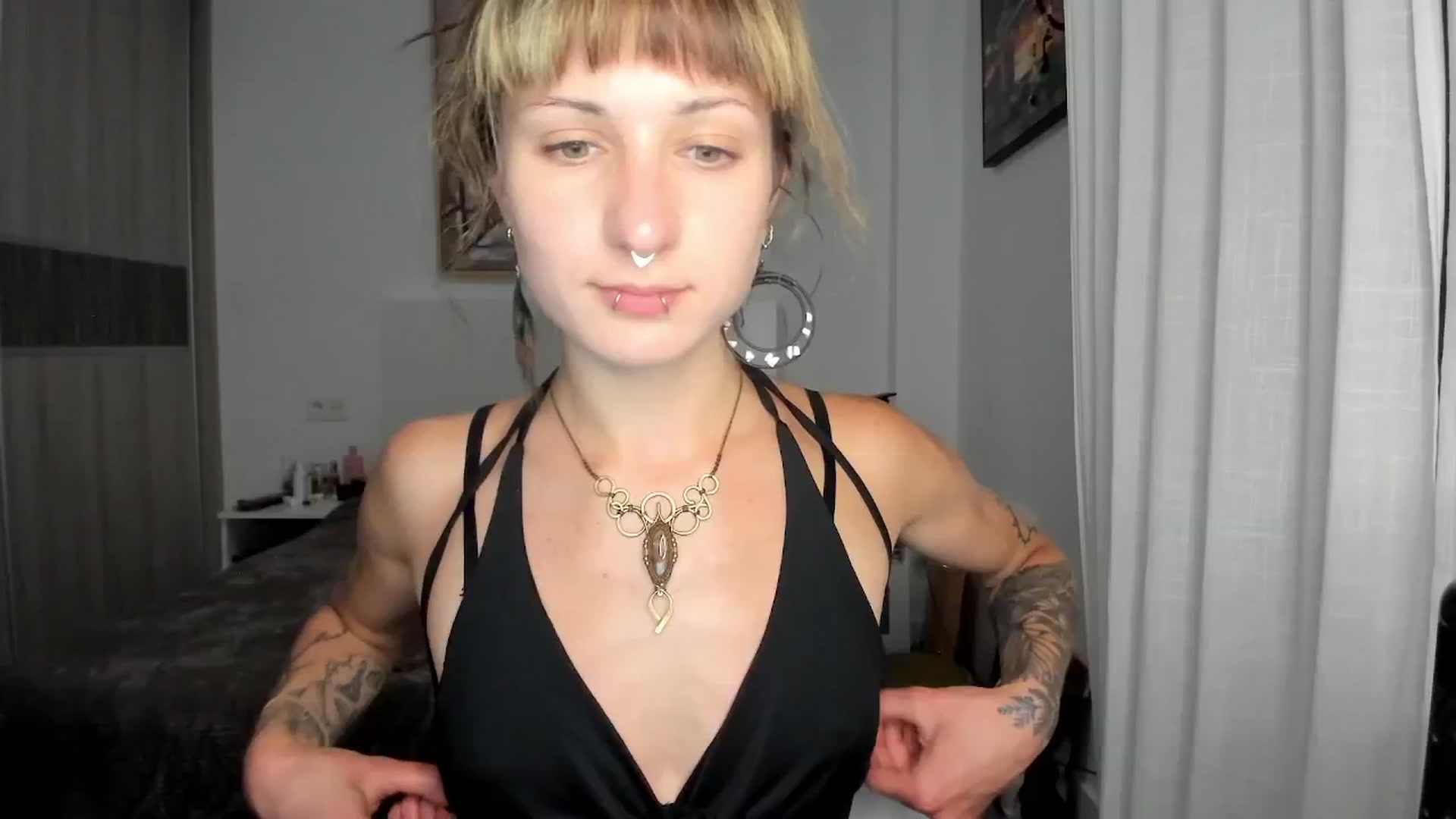 Gallery image thumbnail from Black_Aranya's myfreecams stream on, 04/08/2026, 20:33 image 6 of 20