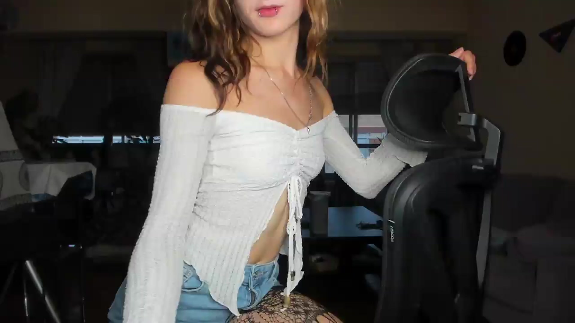 Gallery image thumbnail from Black_Aranya's myfreecams stream on, 07/28/2026, 20:01 image 2 of 20