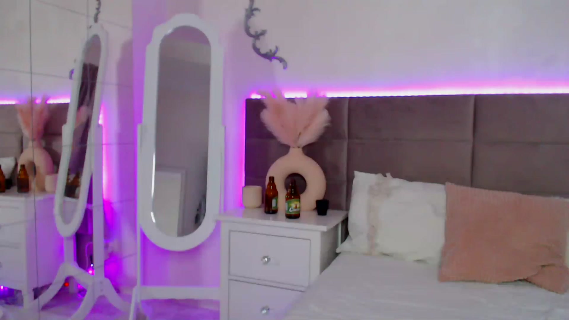 Gallery image thumbnail from Black_Lu's myfreecams stream on, 03/05/2023, 04:45 image 7 of 20
