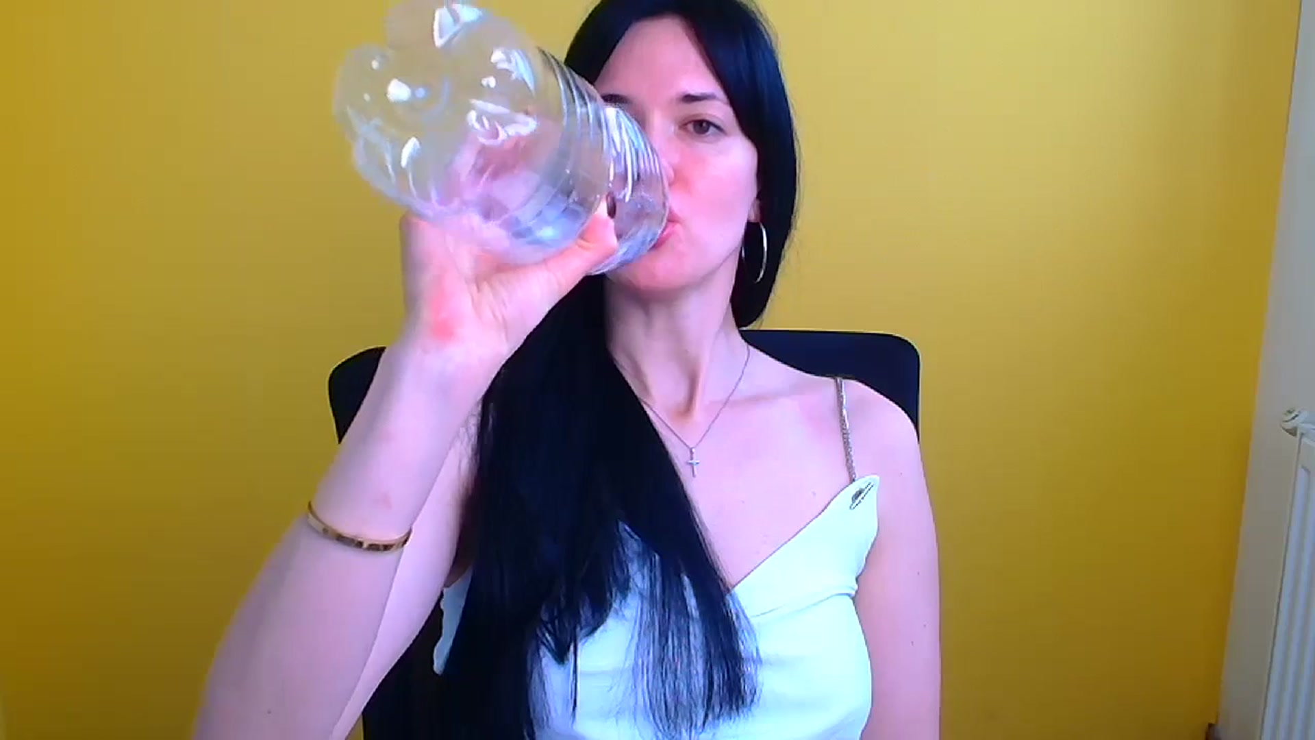 Gallery image thumbnail from Black_Red's myfreecams stream on, 04/06/2024, 09:47 image 6 of 20
