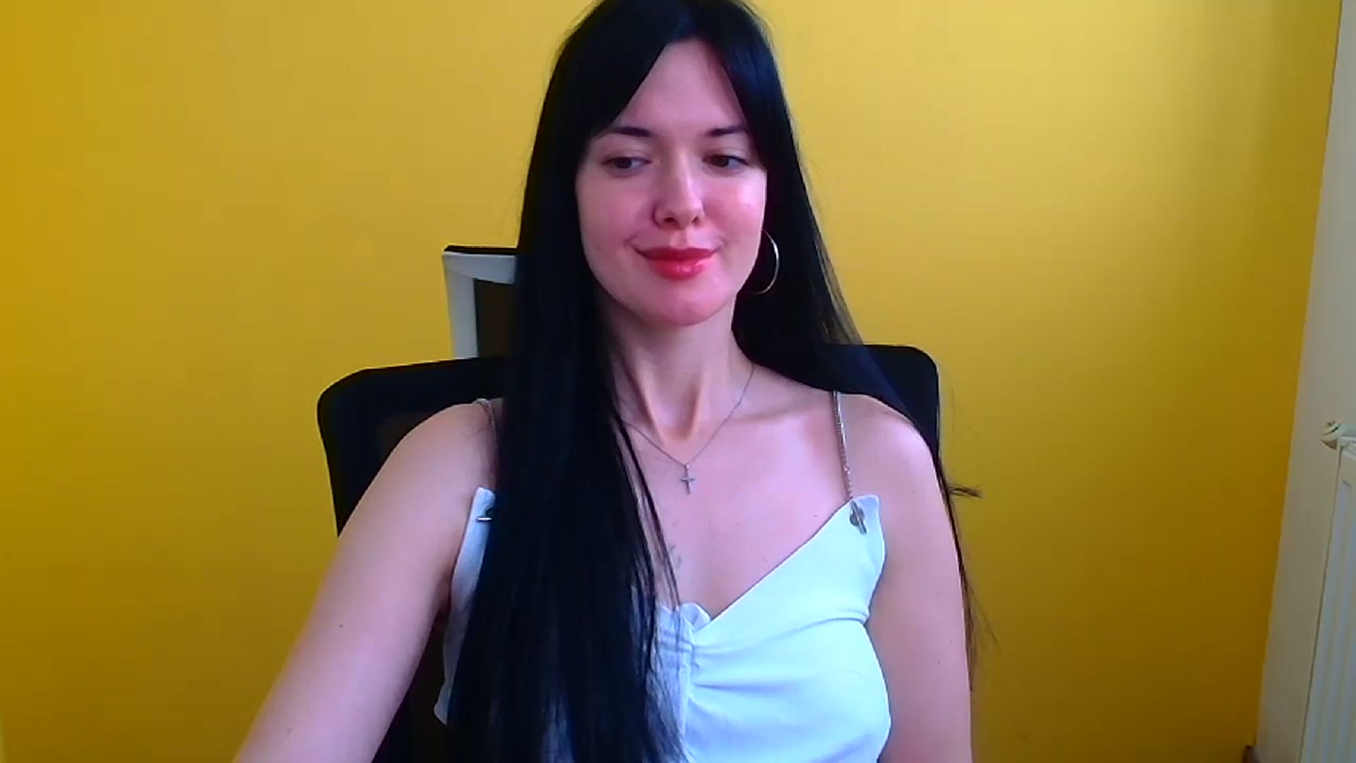 Gallery image thumbnail from Black_Red's myfreecams stream on, 04/06/2024, 09:47 image 13 of 20