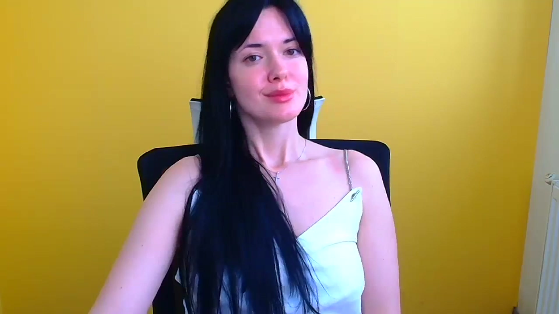 Gallery image thumbnail from Black_Red's myfreecams stream on, 04/06/2024, 09:47 image 3 of 20