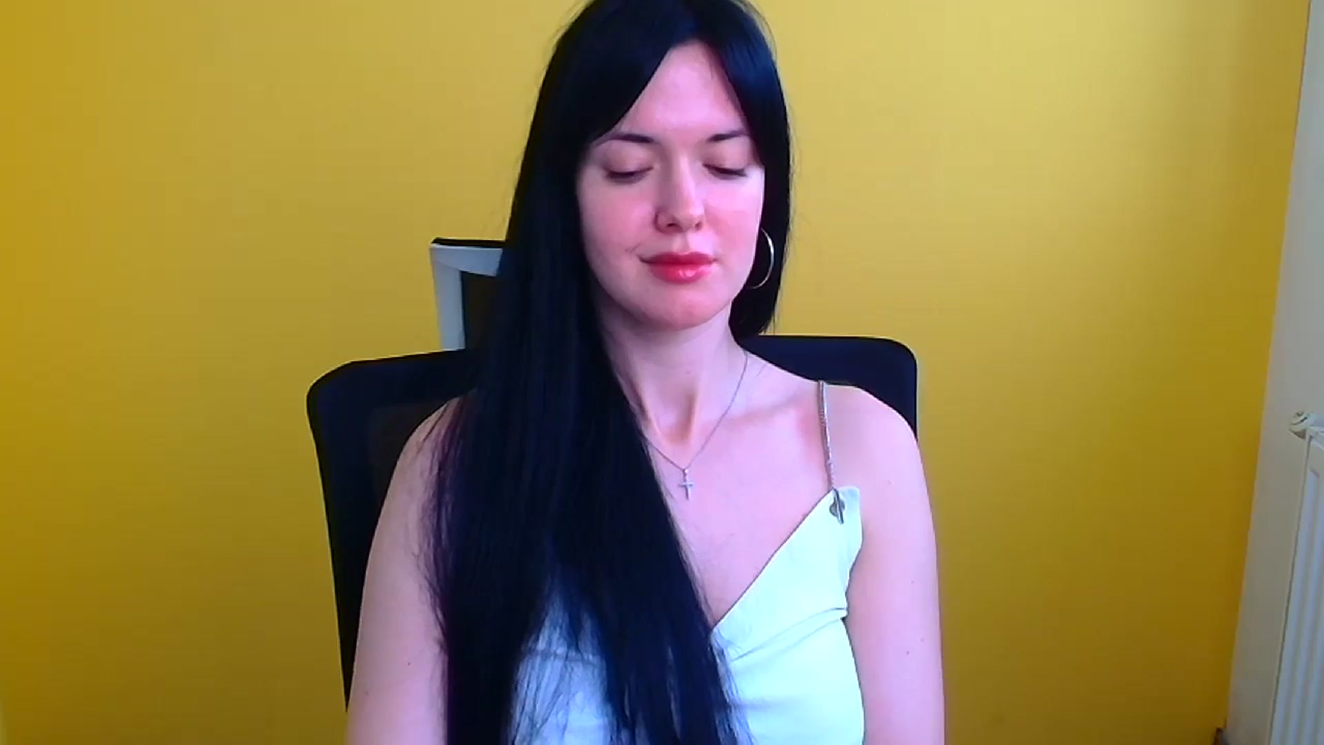 Gallery image thumbnail from Black_Red's myfreecams stream on, 04/06/2024, 09:47 image 11 of 20