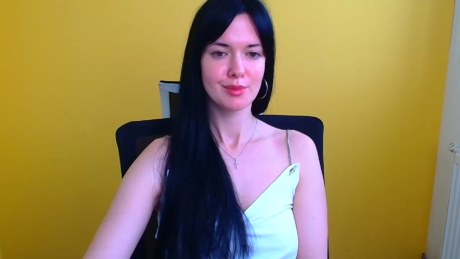 Gallery image thumbnail from Black_Red's myfreecams stream on, 04/06/2024, 09:47 image 7 of 20