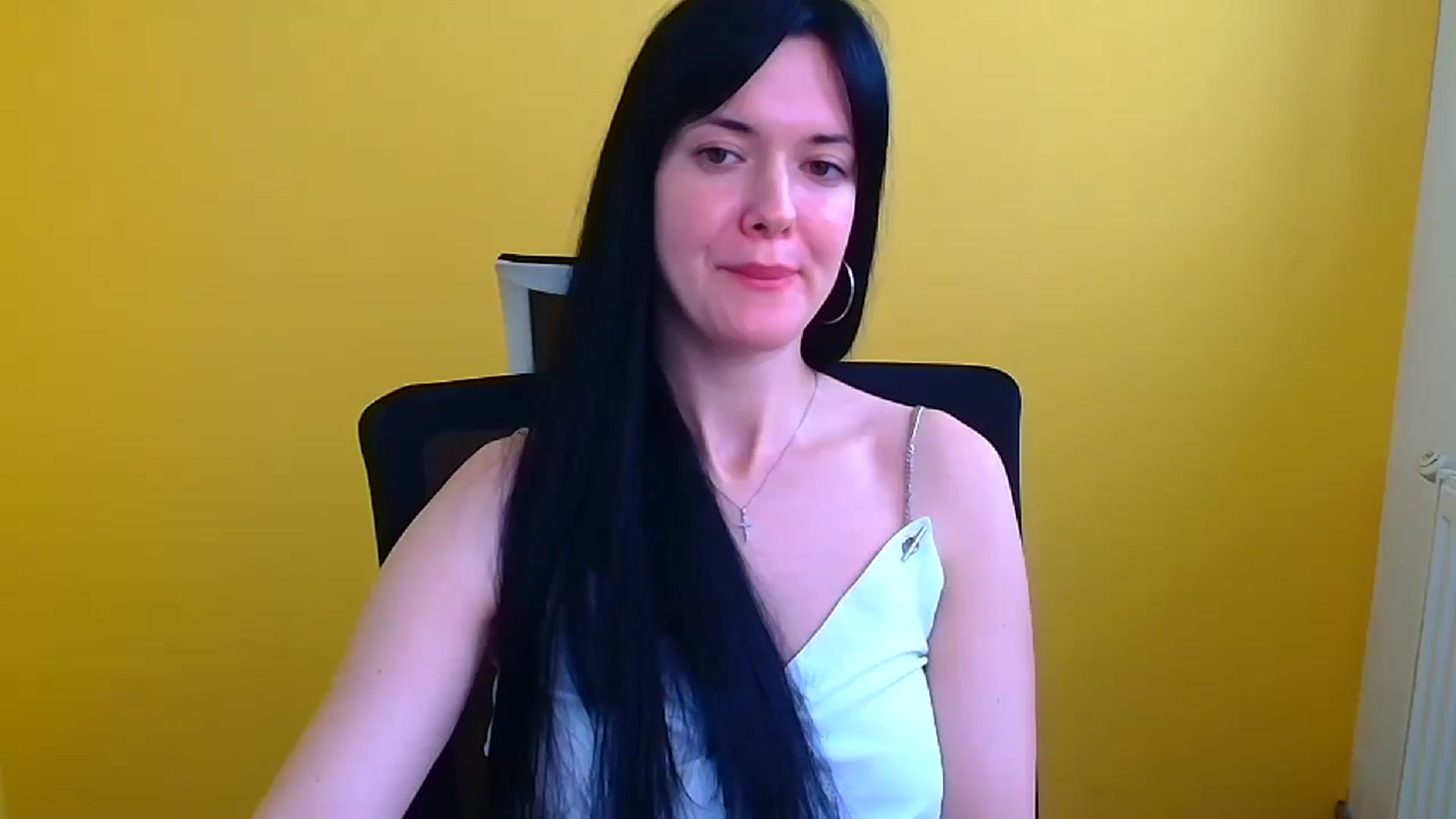 Gallery image thumbnail from Black_Red's myfreecams stream on, 04/06/2024, 09:47 image 9 of 20