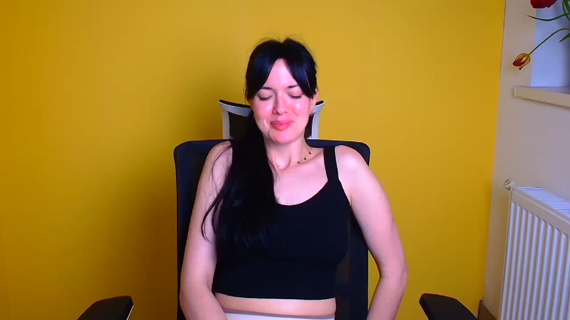 Gallery image thumbnail from Black_Red's myfreecams stream on, 04/25/2024, 16:45 image 7 of 20