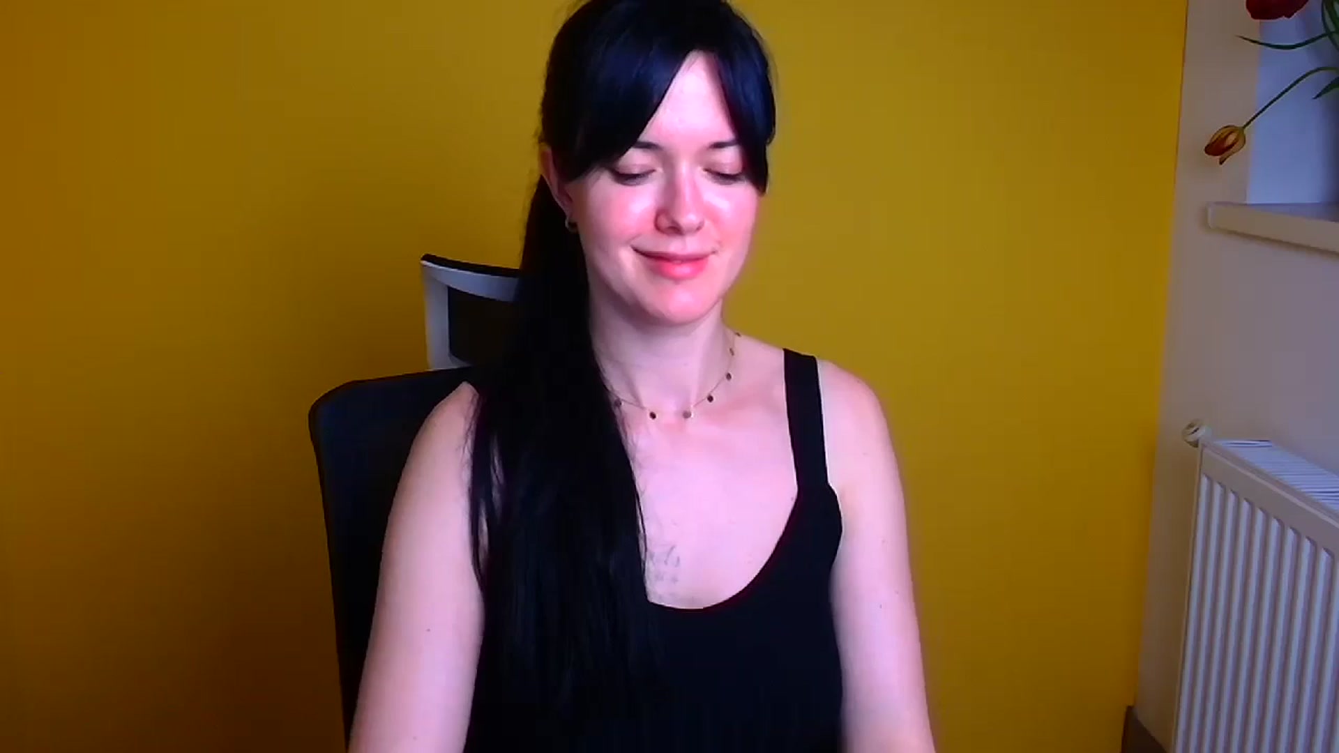 Gallery image thumbnail from Black_Red's myfreecams stream on, 04/25/2024, 16:45 image 10 of 20