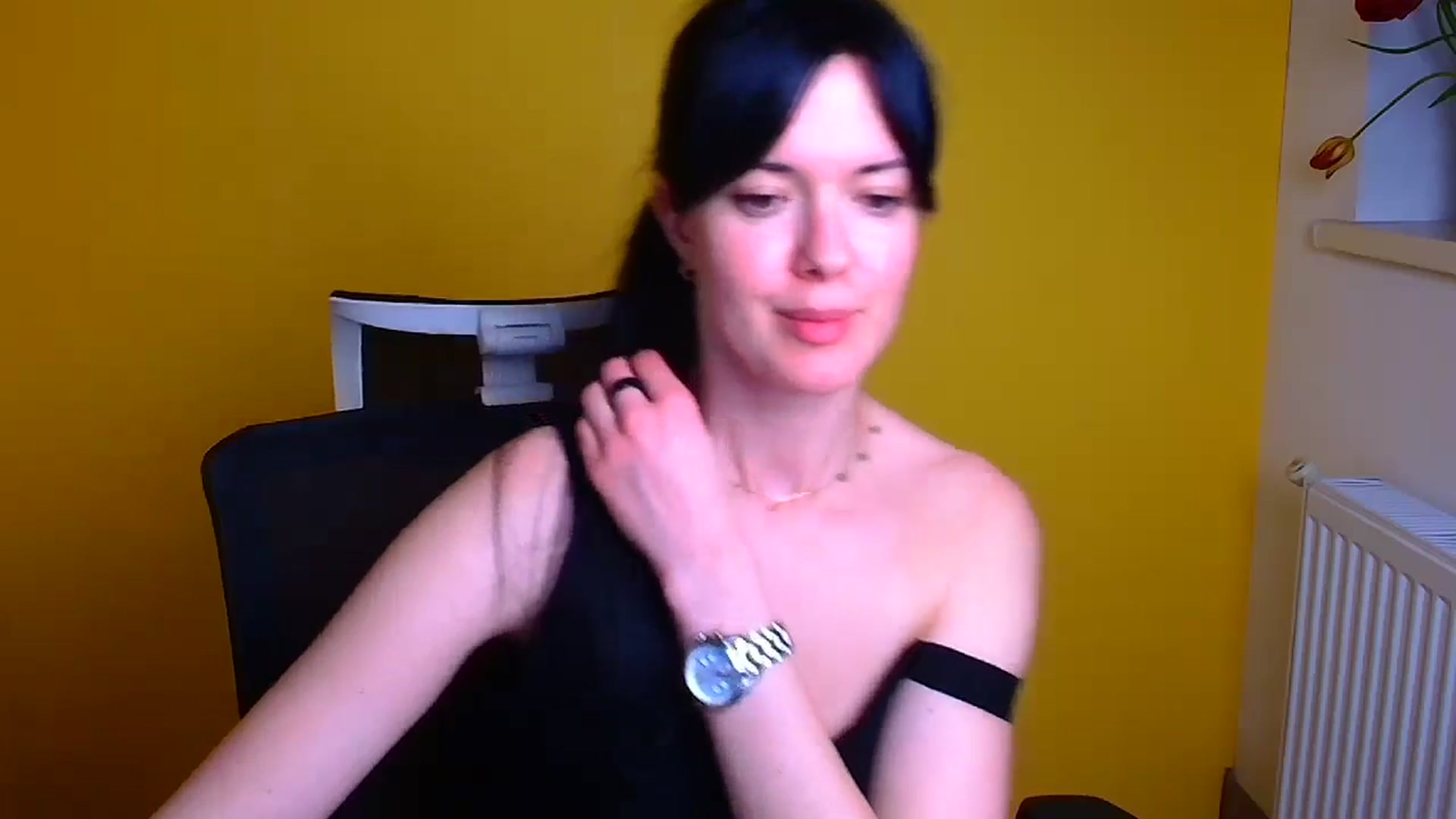 Gallery image thumbnail from Black_Red's myfreecams stream on, 04/25/2024, 16:45 image 18 of 20