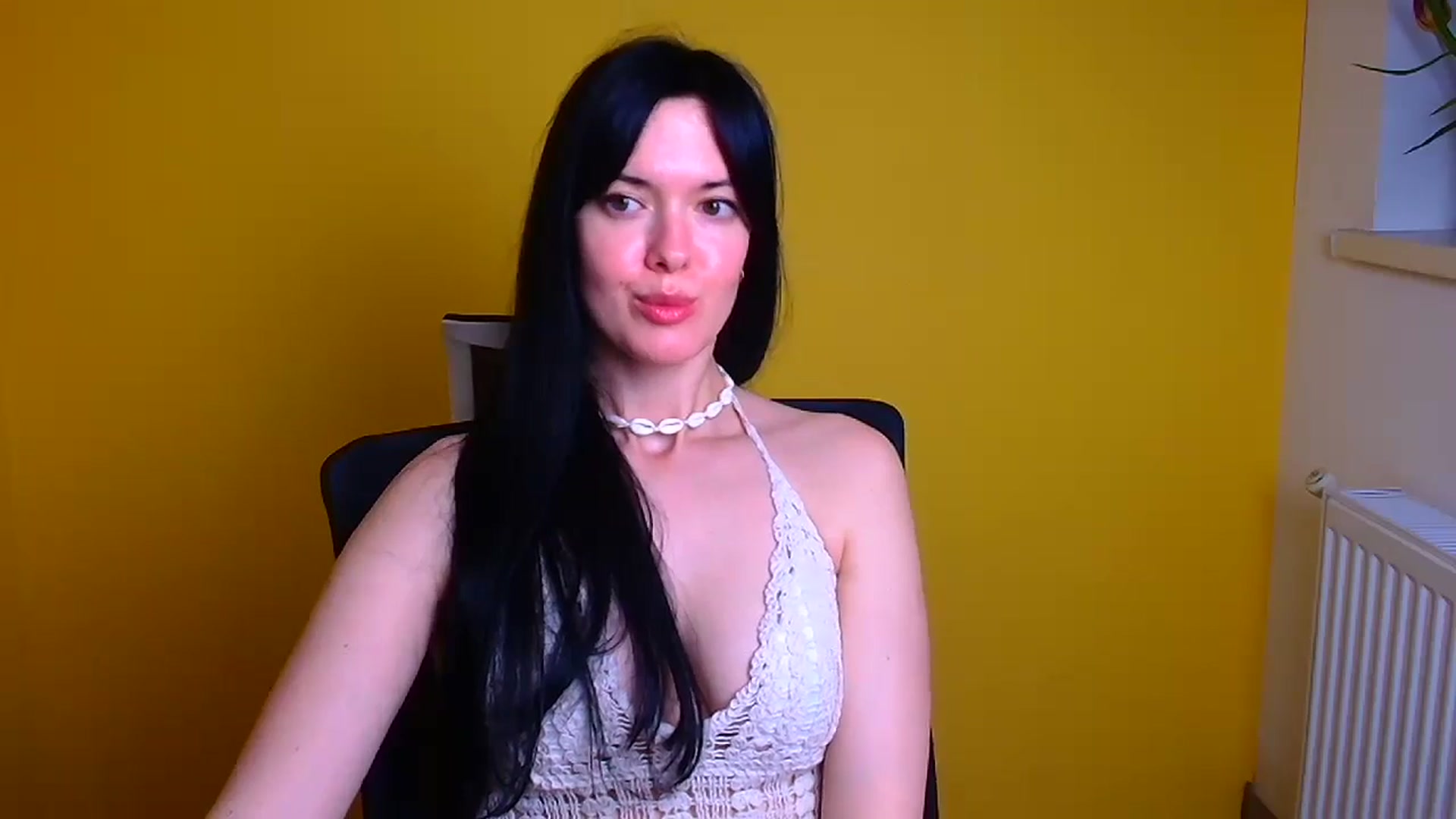 Gallery image thumbnail from Black_Red's myfreecams stream on, 04/26/2024, 10:10 image 15 of 20