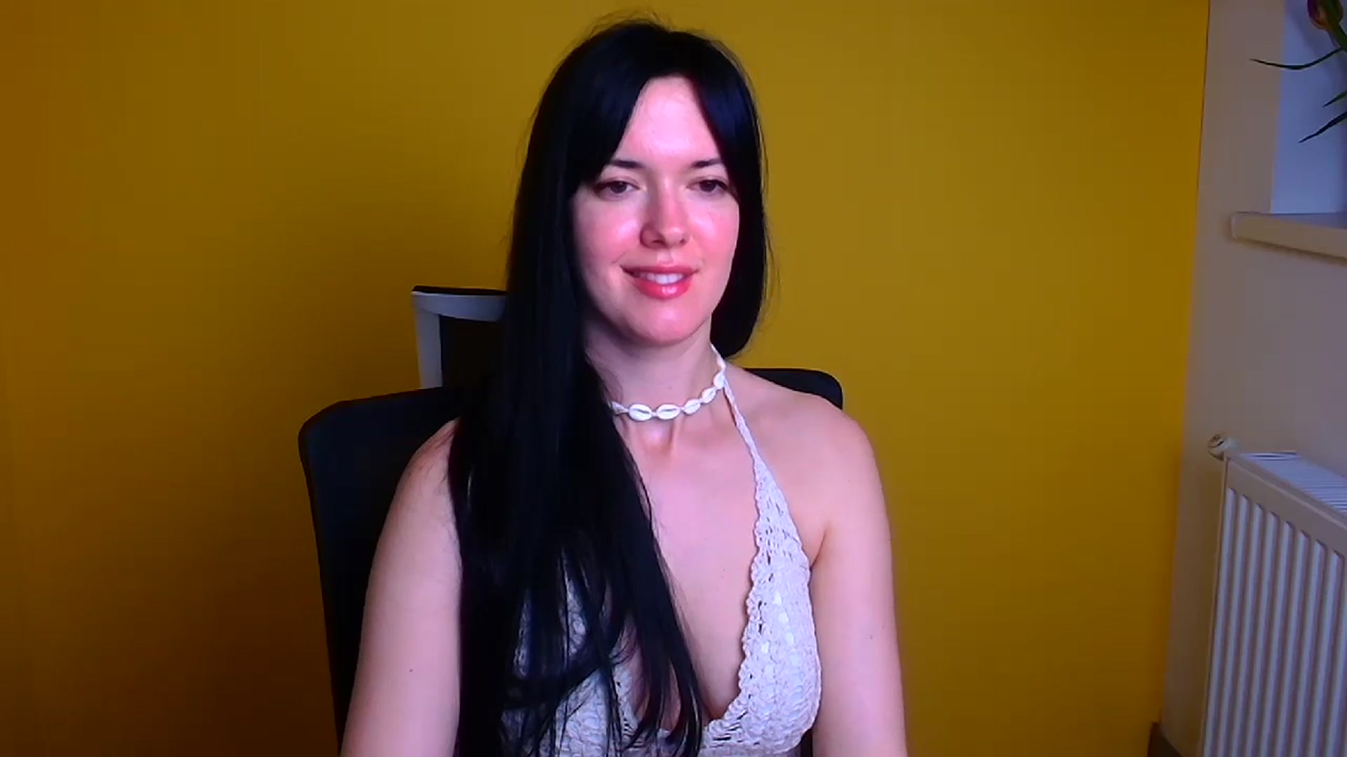Gallery image thumbnail from Black_Red's myfreecams stream on, 04/26/2024, 10:10 image 14 of 20