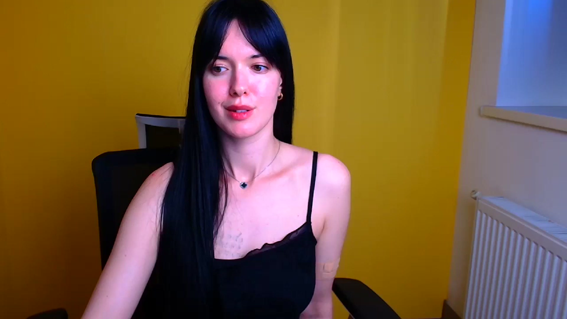 Gallery image thumbnail from Black_Red's myfreecams stream on, 05/03/2024, 12:00 image 17 of 20