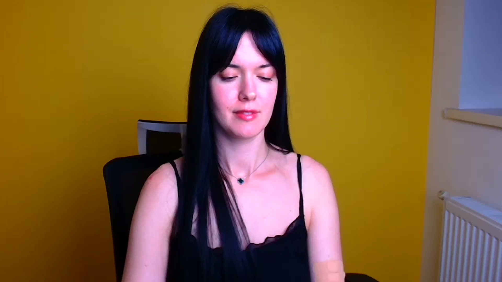 Gallery image thumbnail from Black_Red's myfreecams stream on, 05/03/2024, 12:56 image 2 of 20