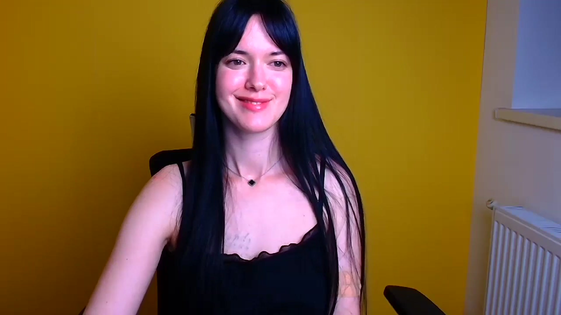 Gallery image thumbnail from Black_Red's myfreecams stream on, 05/03/2024, 12:56 image 16 of 20