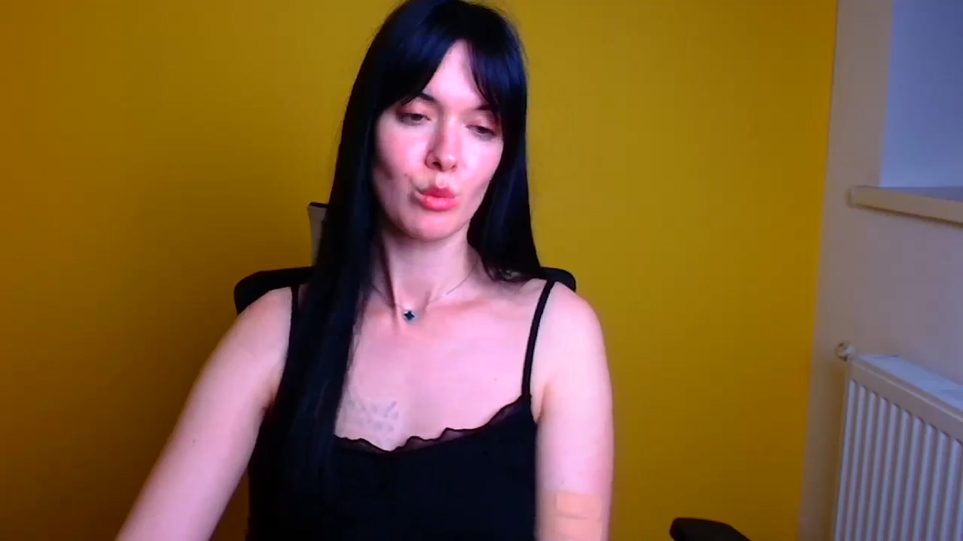 Gallery image thumbnail from Black_Red's myfreecams stream on, 05/03/2024, 12:56 image 11 of 20