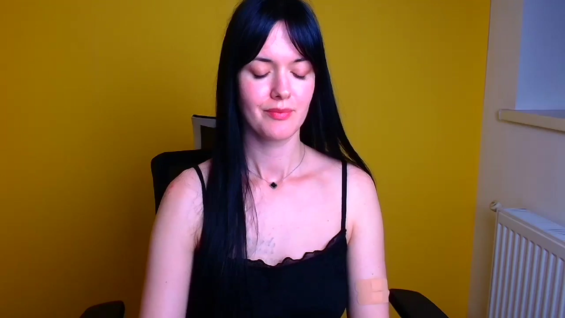 Gallery image thumbnail from Black_Red's myfreecams stream on, 05/03/2024, 12:56 image 18 of 20