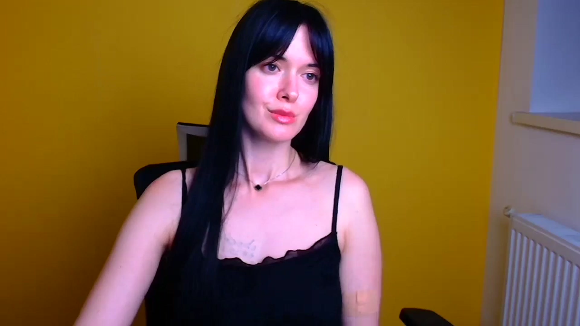 Gallery image thumbnail from Black_Red's myfreecams stream on, 05/03/2024, 12:56 image 10 of 20