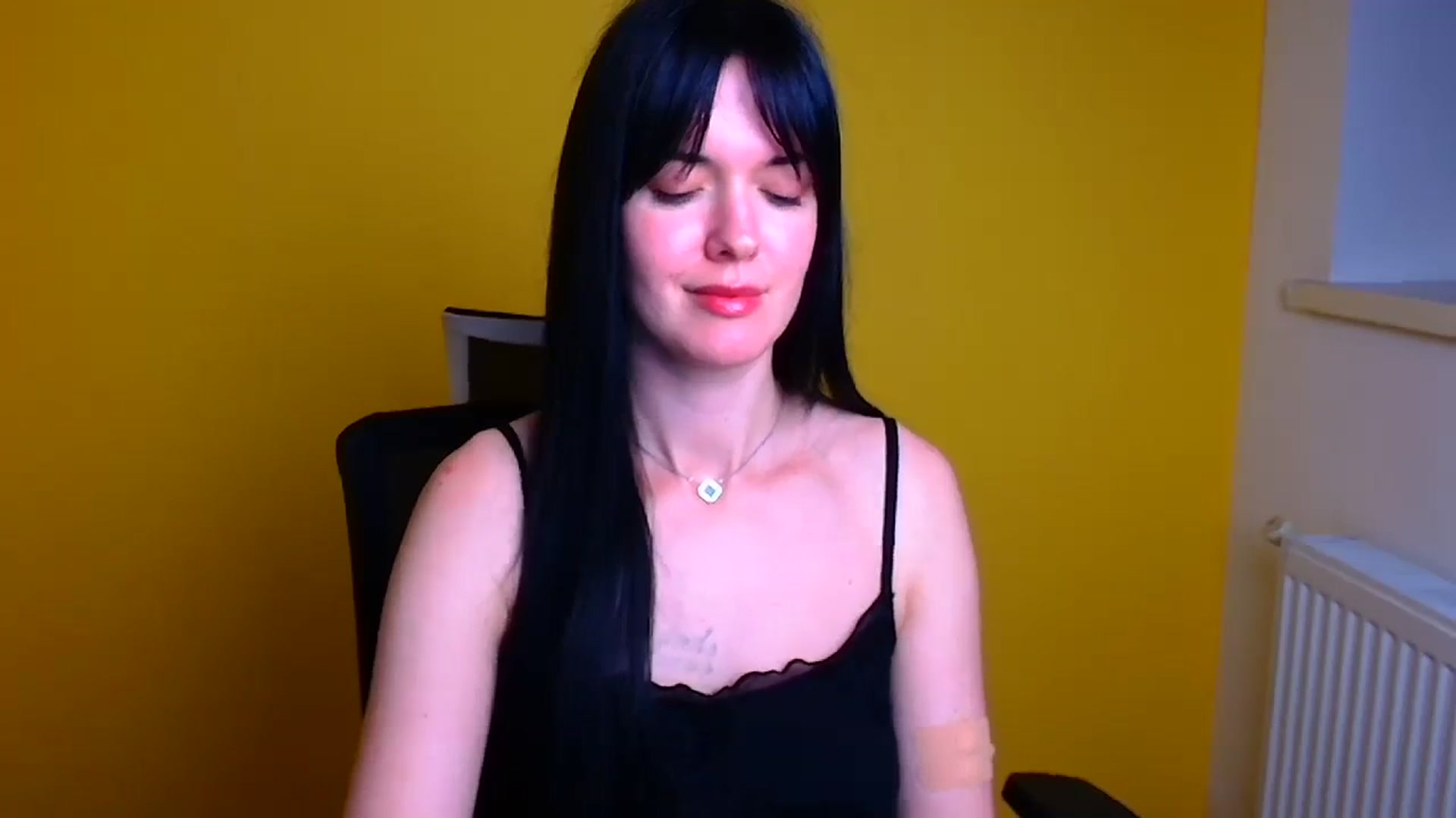Gallery image thumbnail from Black_Red's myfreecams stream on, 05/03/2024, 12:56 image 8 of 20