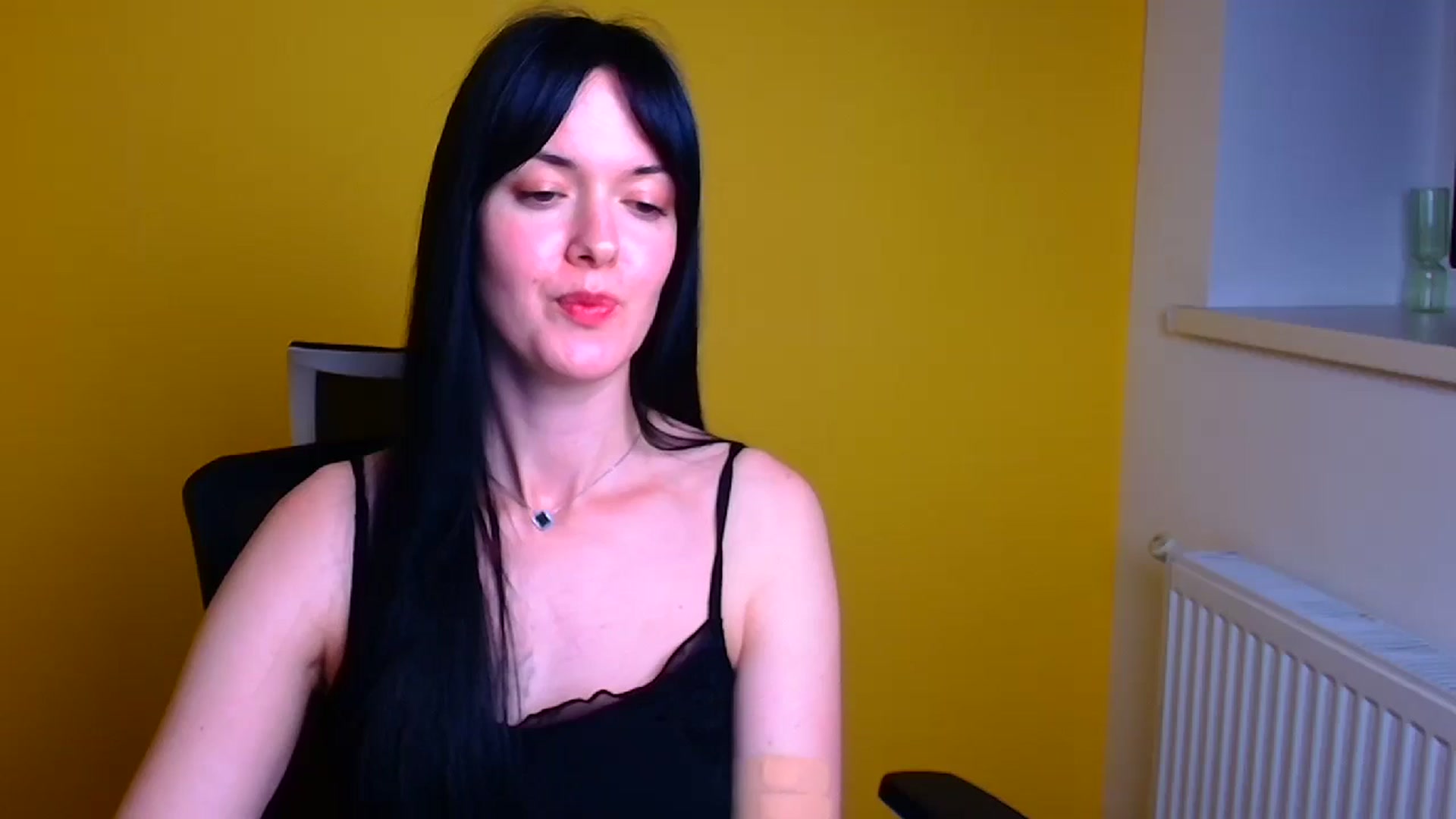 Gallery image thumbnail from Black_Red's myfreecams stream on, 05/03/2024, 12:56 image 1 of 20