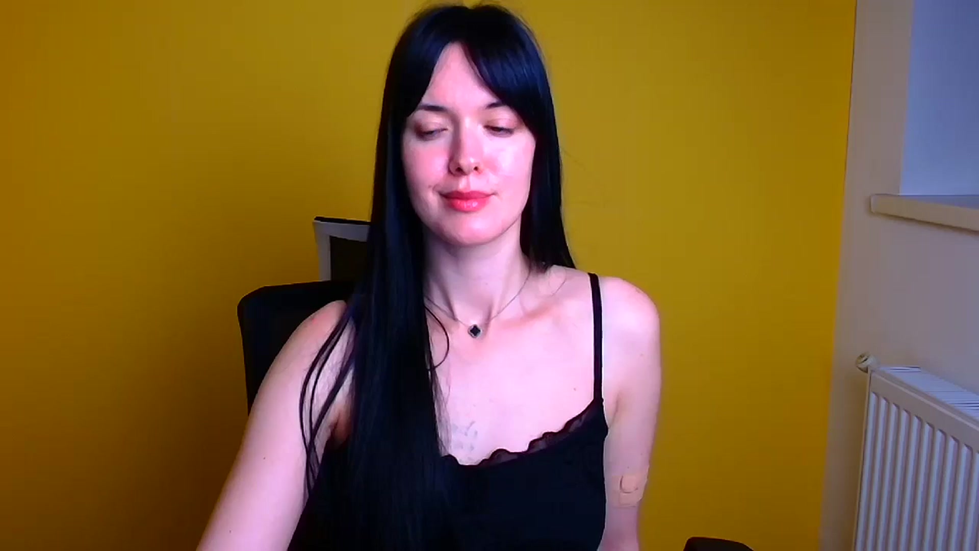 Gallery image thumbnail from Black_Red's myfreecams stream on, 05/03/2024, 13:26 image 16 of 20