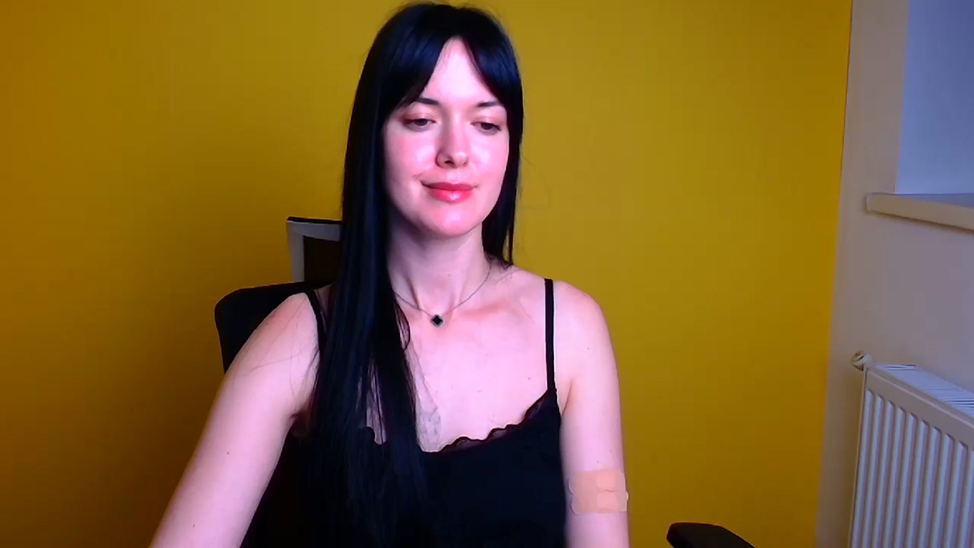 Gallery image thumbnail from Black_Red's myfreecams stream on, 05/03/2024, 13:26 image 14 of 20