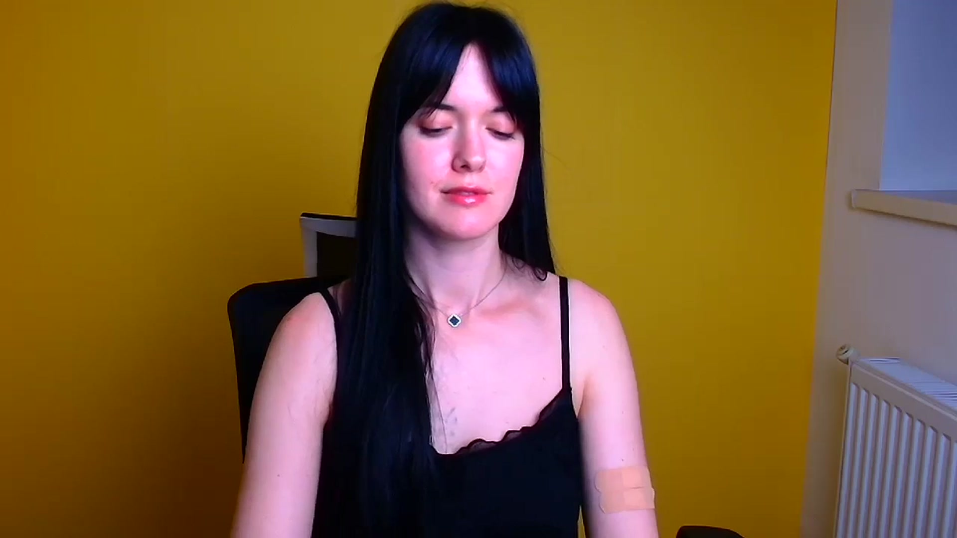 Gallery image thumbnail from Black_Red's myfreecams stream on, 05/03/2024, 13:26 image 12 of 20