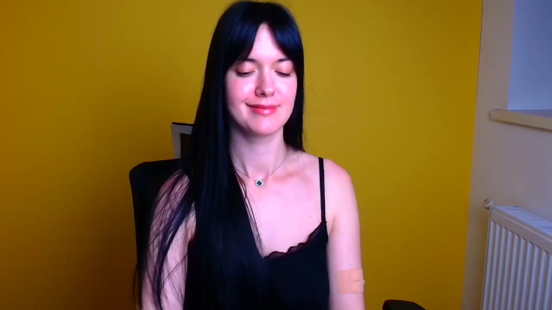 Gallery image thumbnail from Black_Red's myfreecams stream on, 05/03/2024, 13:26 image 15 of 20