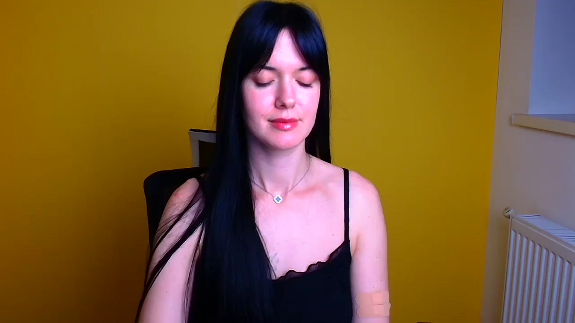 Gallery image thumbnail from Black_Red's myfreecams stream on, 05/03/2024, 13:26 image 4 of 20
