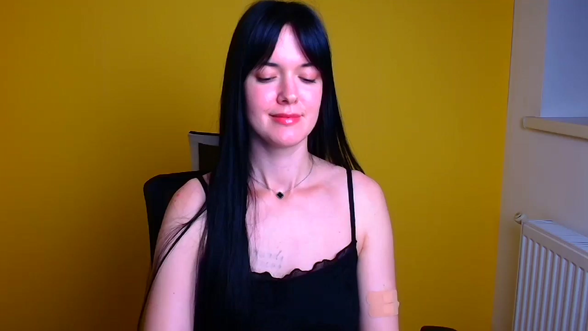 Gallery image thumbnail from Black_Red's myfreecams stream on, 05/03/2024, 13:26 image 6 of 20
