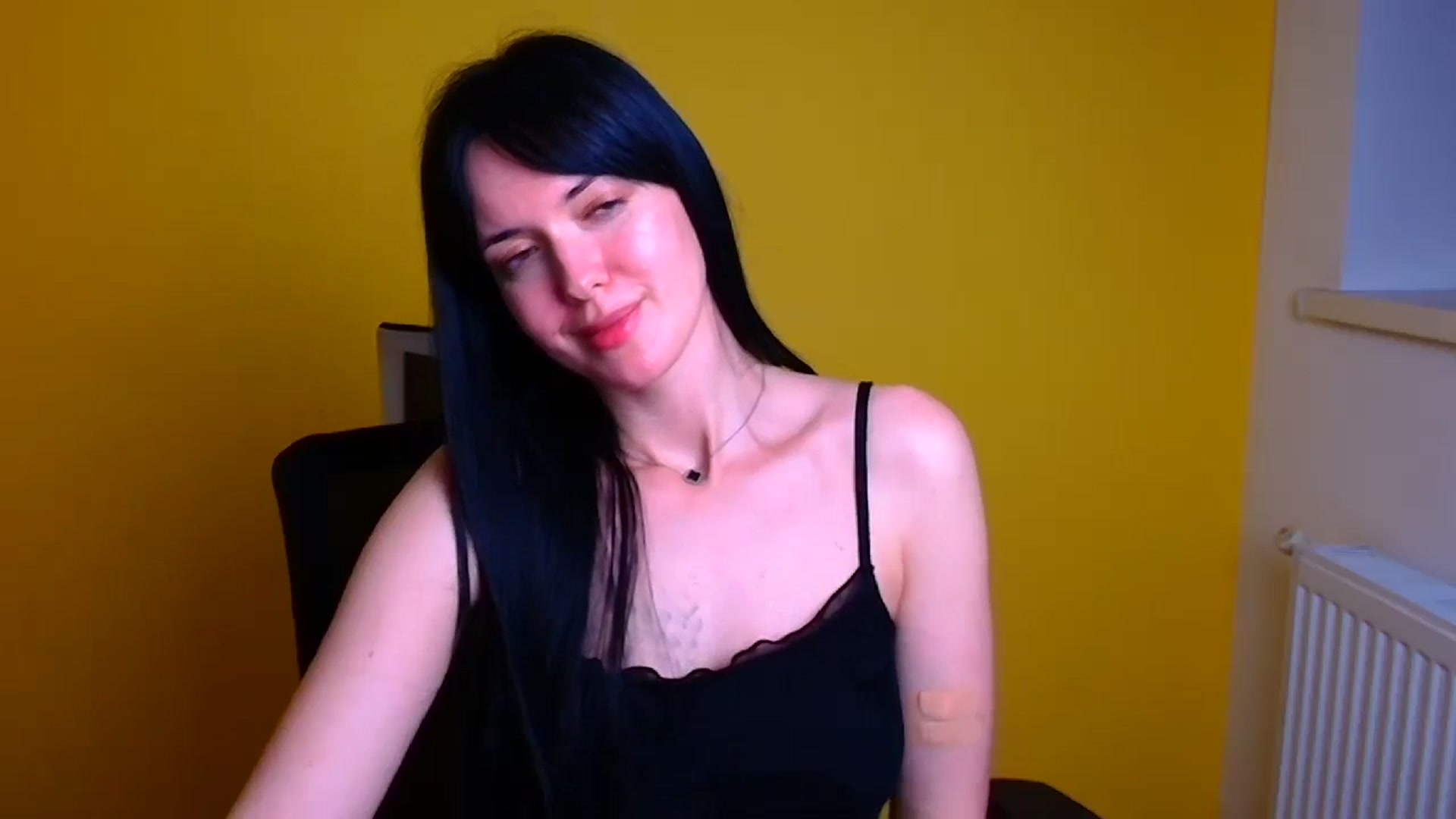 Gallery image thumbnail from Black_Red's myfreecams stream on, 05/03/2024, 14:02 image 16 of 20