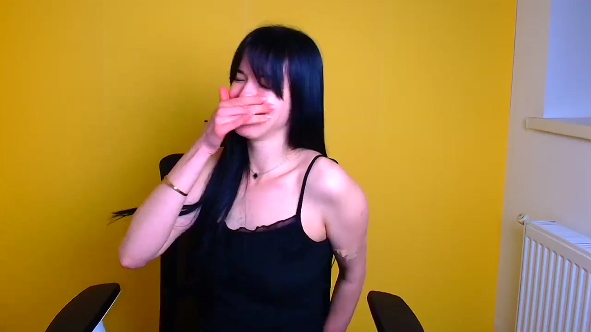 Gallery image thumbnail from Black_Red's myfreecams stream on, 05/03/2024, 14:02 image 17 of 20